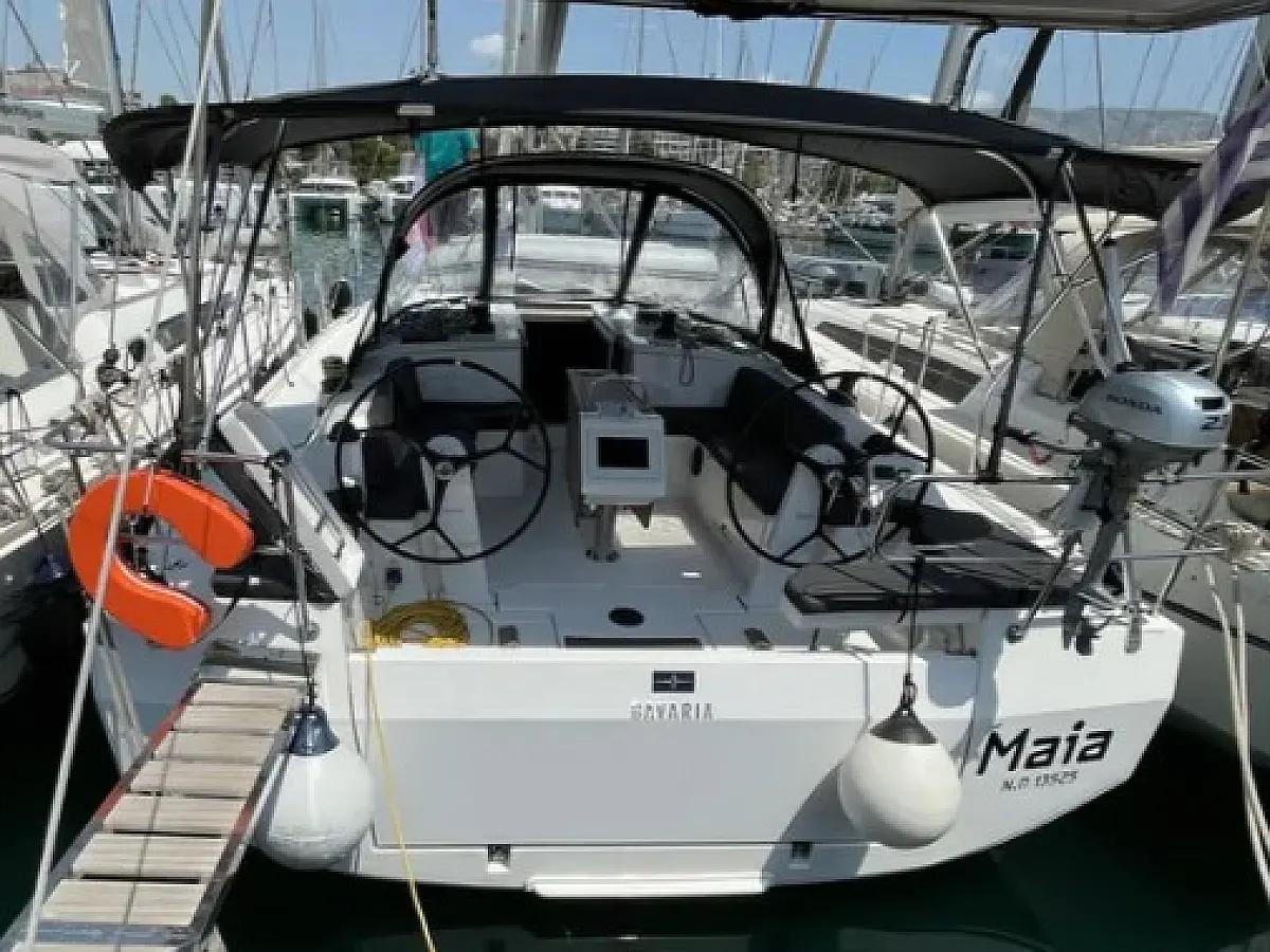 Bavaria C42 (3 cab.)