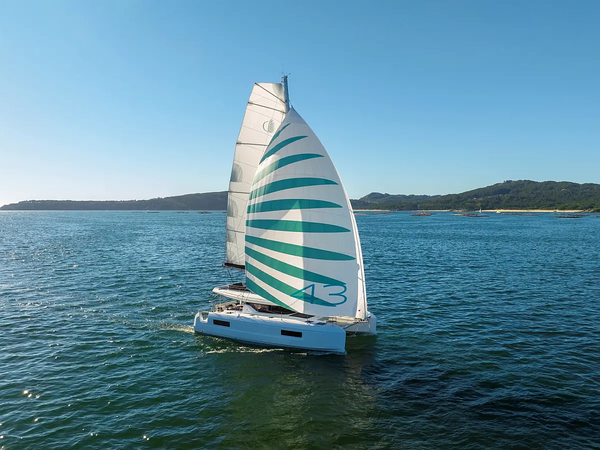 Lagoon 43 (6 cab.)